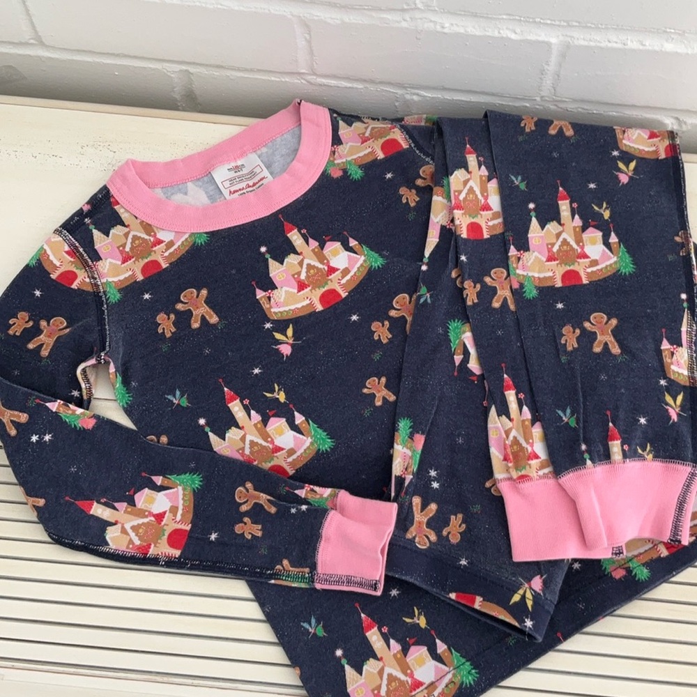 Girl Size 6-7 Hanna Andersson Pink And Navy Castle Print/Gingerbread Pajamas